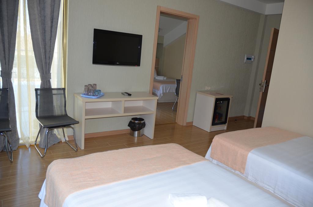 Legacy Hotel バトゥーミ 部屋 写真