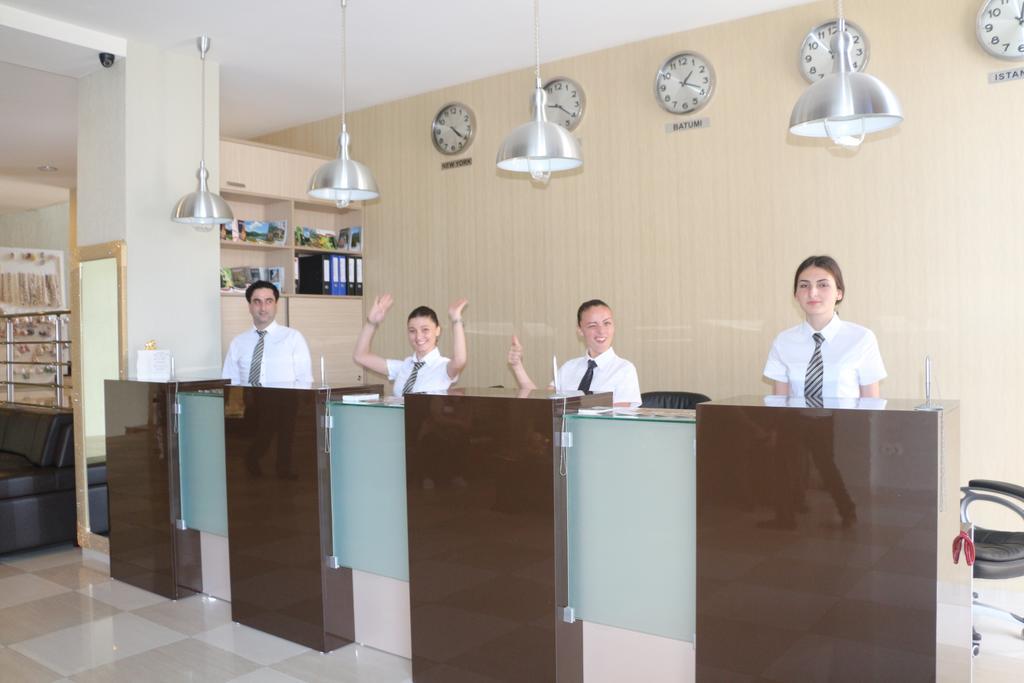 Legacy Hotel バトゥーミ エクステリア 写真