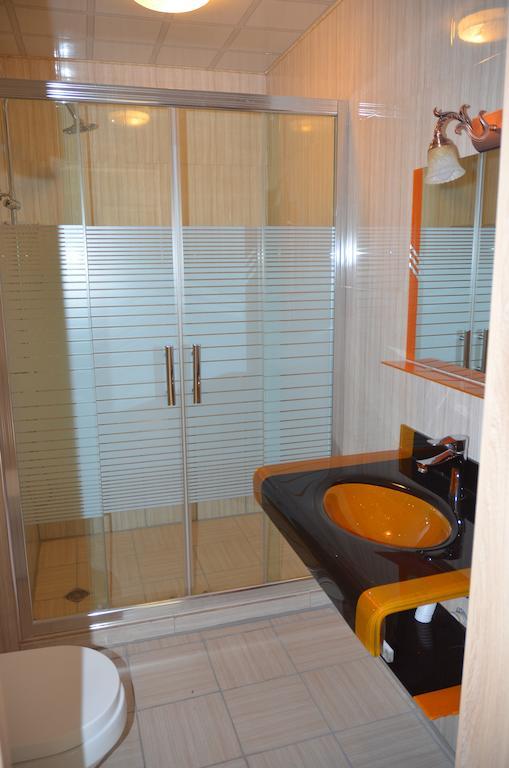 Legacy Hotel バトゥーミ 部屋 写真