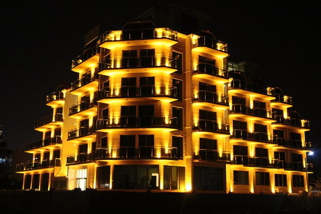 Legacy Hotel バトゥーミ エクステリア 写真