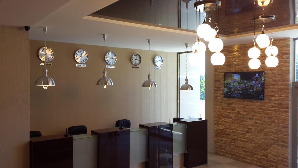 Legacy Hotel バトゥーミ エクステリア 写真